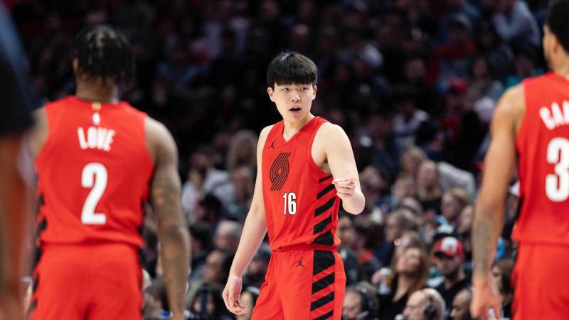 前利物浦后卫马蒂普退役后首亮相，现身沙尔克04广告（马蒂普退役后首露面，出演沙尔克04广告）