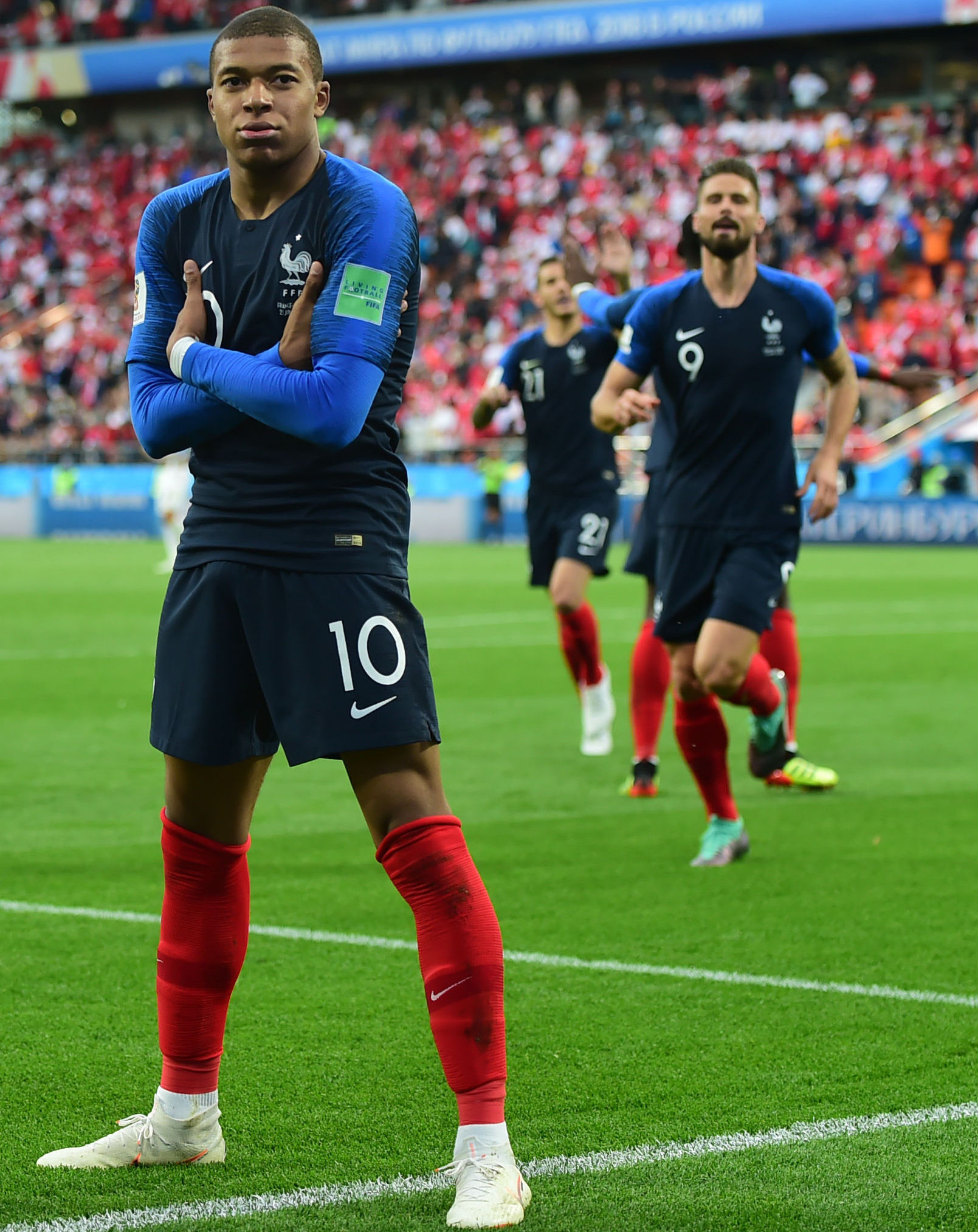 永远的科皇！拜仁在对阵圣保利赛前为科曼补办告别仪式（科皇不说再见！拜仁战圣保利前为科曼补办告别仪式）