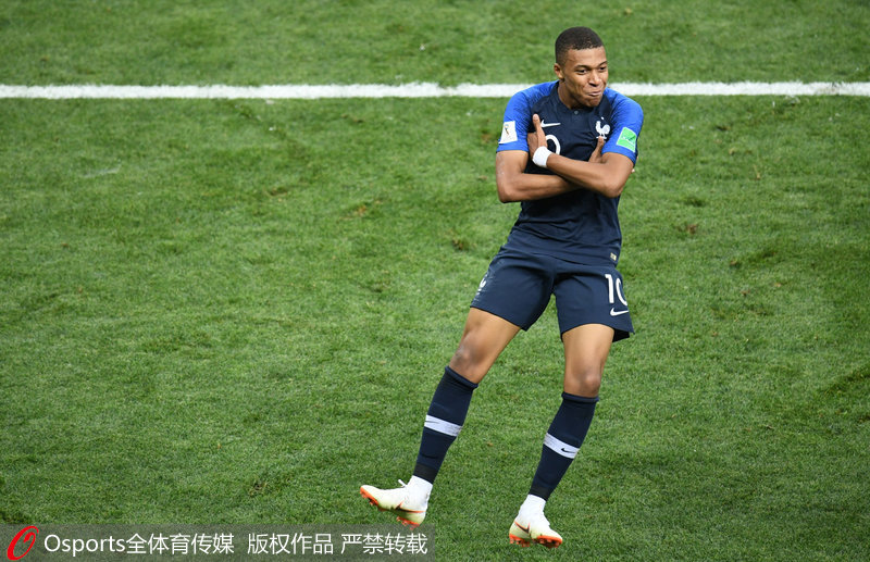 诺坎普新王？17岁的亚马尔和梅西谁更强？