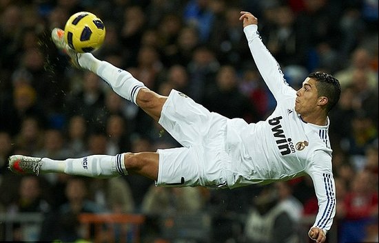 拜仁连续20场德甲进球超过2球，追平13／14赛季瓜帅的纪录（拜仁德甲连续20场单场进球超2球，追平13／14赛季瓜帅纪录）