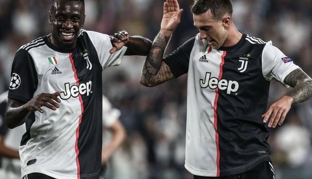 阿斯：伯纳乌本赛季收入将超4亿欧元，力助皇马大幅增收（阿斯：伯纳乌本季营收预计突破4亿欧元，助皇马收入大幅增长）