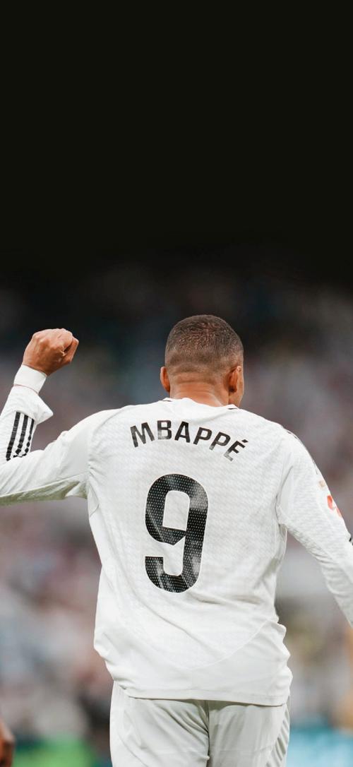 俄罗斯守门员教练：萨福诺夫没有考虑过离开大巴黎（俄门将教练：萨福诺夫从未考虑离开巴黎圣日耳曼）