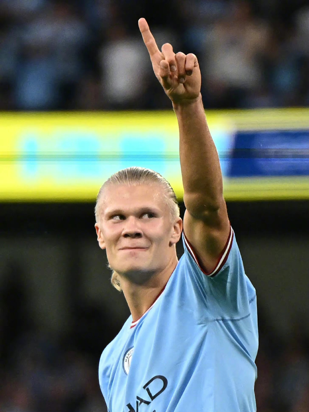 波兰媒体：在得知巴萨的决定前，莱万不会与其他俱乐部谈判（波媒：在明确巴萨决定前，莱万不与其他球队谈判）