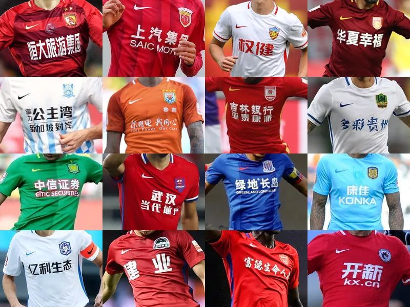 港队主场战新加坡，新加坡球员伤退时担架工作人员忍不住庆祝（港队主场迎战新加坡，担架员在新加坡球员伤退时当场庆祝）