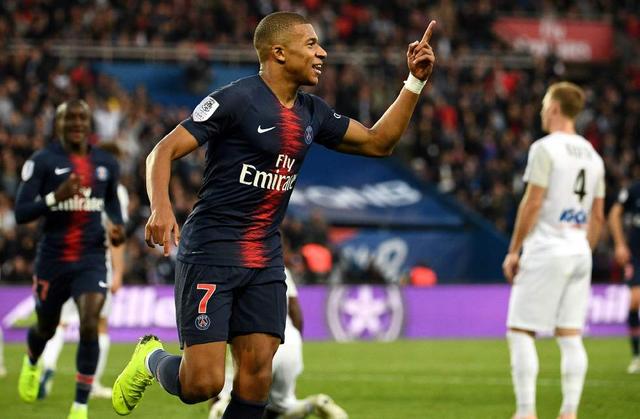 记者总结皇马2025：没有中场大脑纯靠天赋，阿隆索的球队缺乏风格（皇马2025评析：中场无核靠天赋硬撑，阿隆索球队缺少鲜明风格）